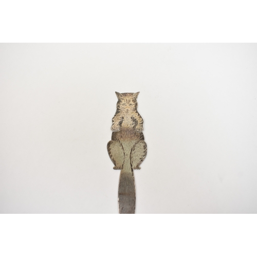 5064 - A Charles Asprey & Charles Asprey Junior silver bookmark in the form of a cat, London 1889, 11cm lon... 