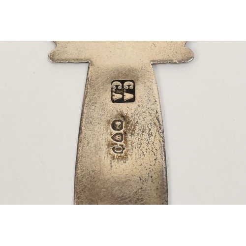 5064 - A Charles Asprey & Charles Asprey Junior silver bookmark in the form of a cat, London 1889, 11cm lon... 