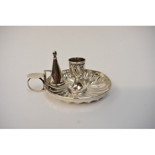5050 - A William Comyns & Son silver chamberstick, London 1891, 9.7cm diameter, 89g