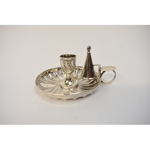 5050 - A William Comyns & Son silver chamberstick, London 1891, 9.7cm diameter, 89g