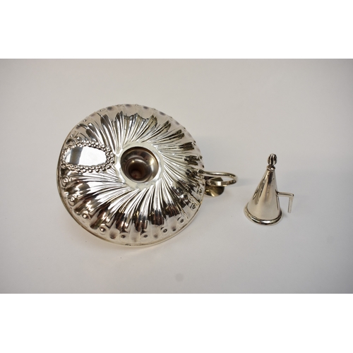 5050 - A William Comyns & Son silver chamberstick, London 1891, 9.7cm diameter, 89g