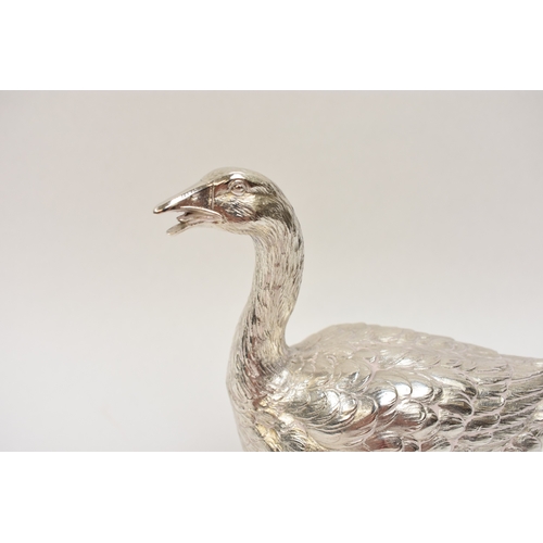 5035 - A Berthold Muller silver Goose with London import marks. Fine feather detail with open mouth, London... 