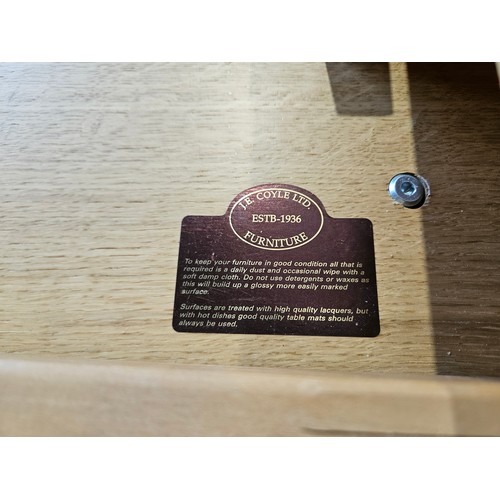 1019 - An oak extending dining table with two extra leaves, approximately 265cm long x 95cm wide extended, ... 