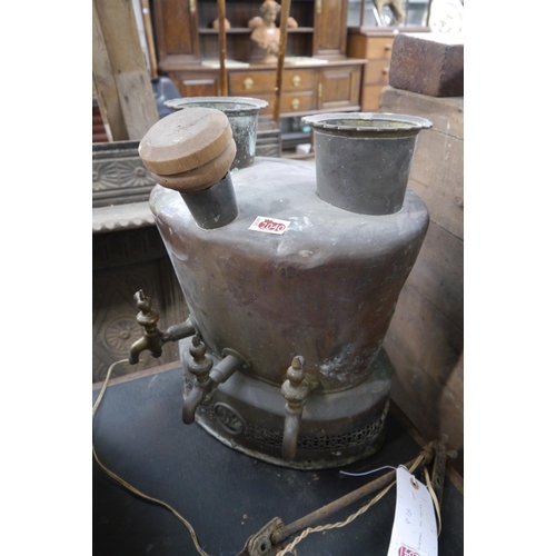 2040 - A Russian copper tea urn