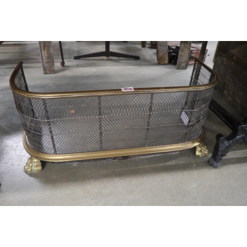 2053 - A Victorian brass framed fire fender