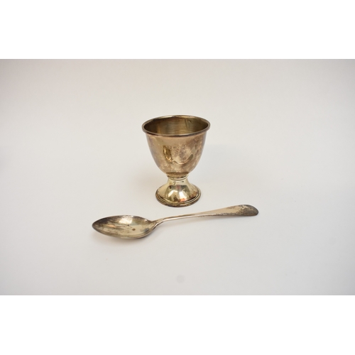 5053 - A Charles S. Green & Co Ltd silver egg cup and spoon in fitted case, Birmingham 1973 and 1974.  37g