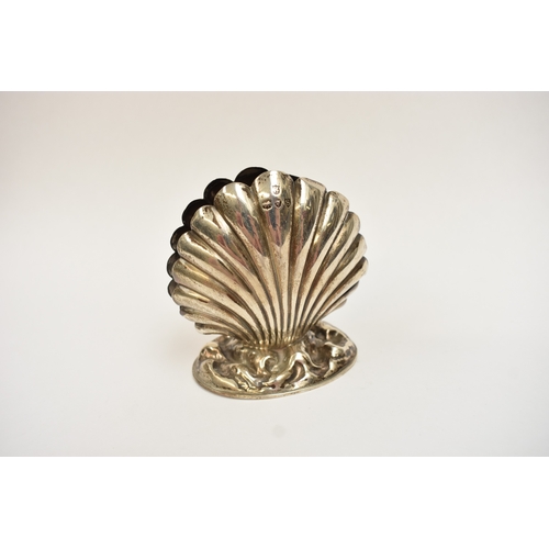 5028 - A Horace Woodward & Co silver clamshell holder, weighted base, London 1893, 8.5cm tall