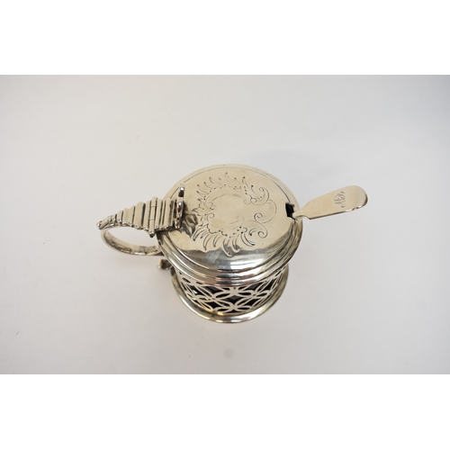 5034 - A late William IV/ early Victorian silver drum-shaped mustard pot, with hinged lid, pierced sides an... 