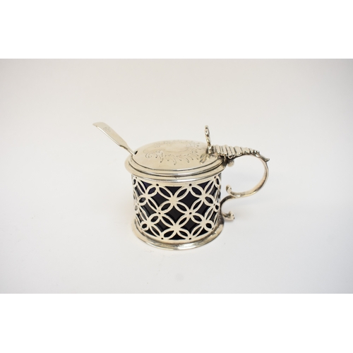 5034 - A late William IV/ early Victorian silver drum-shaped mustard pot, with hinged lid, pierced sides an... 