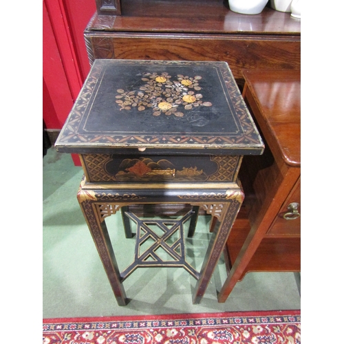 4010 - A mahogany pot cupboard and chinoiserie jardinière stand with gilt decoration (2)