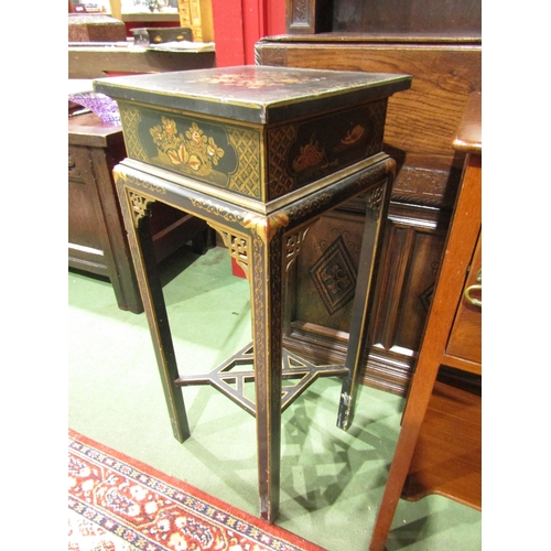 4010 - A mahogany pot cupboard and chinoiserie jardinière stand with gilt decoration (2)