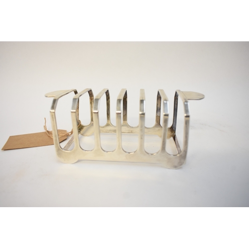 5025 - An Elkington & Co seven-bar silver toast rack, Birmingham 1948, 15cm long.  140g