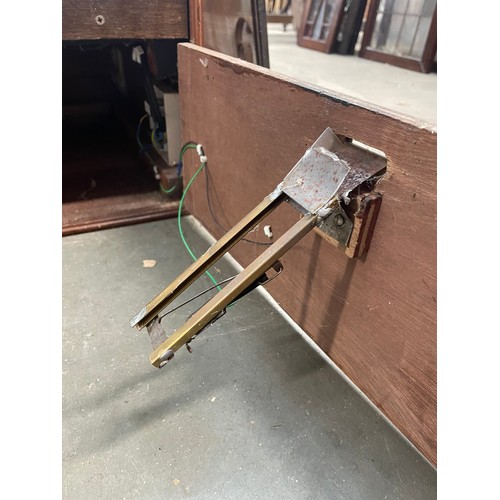 2051 - A mid 20th Century Piranha viewing box