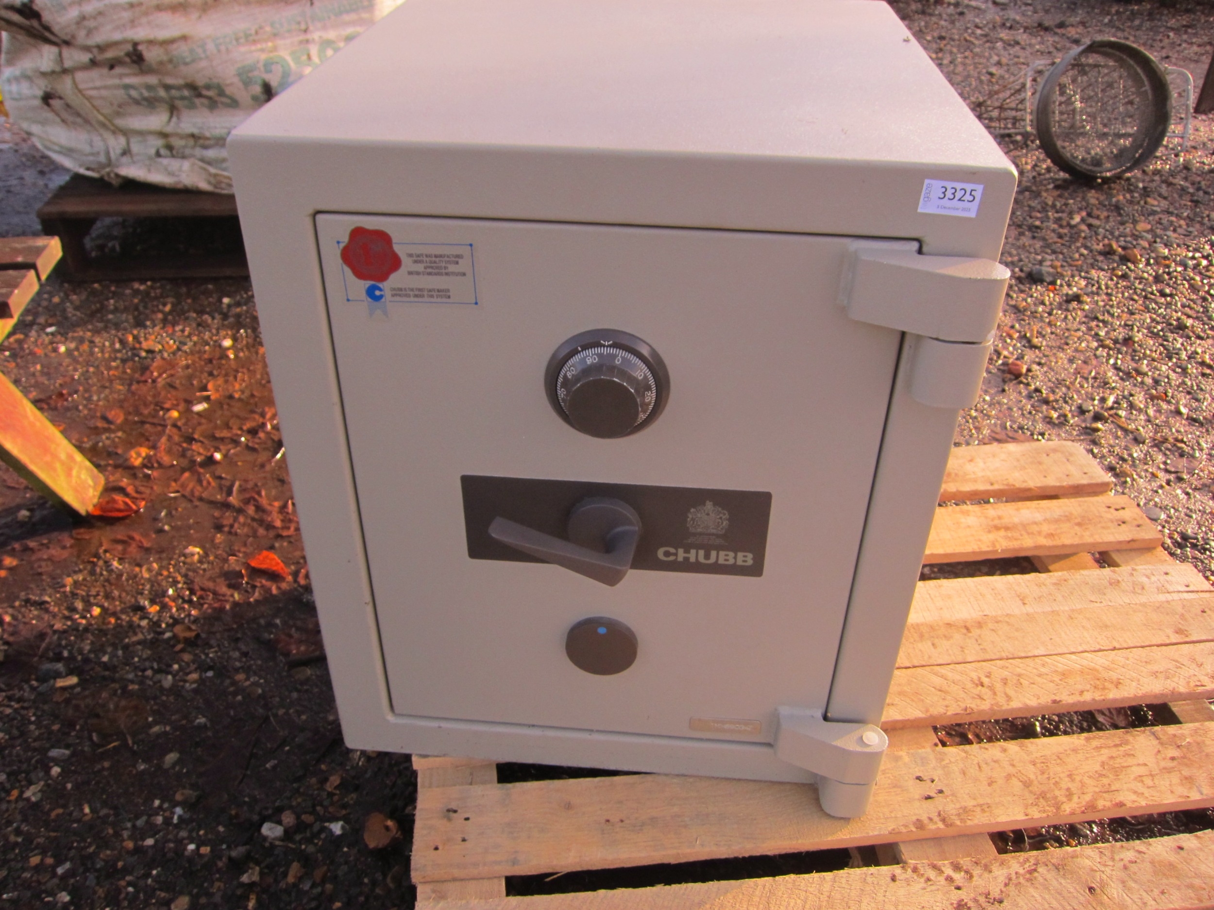 A Chubb combination safe code 4444 clockwise, 121212 anticlockwise ...