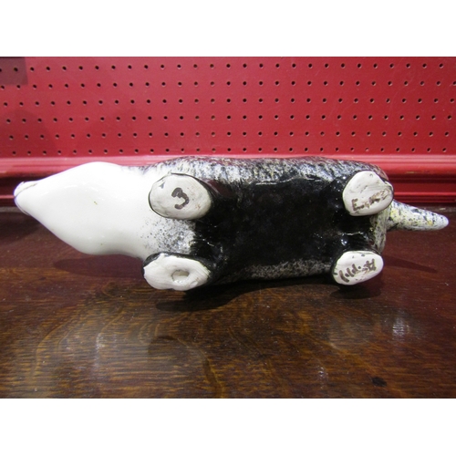 4037 - A Winstanley Badger, 26cm long