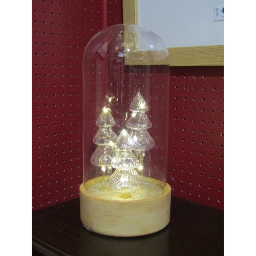 4054 - A Christmas LED lamp decoration under glass dome, 27.5cm high