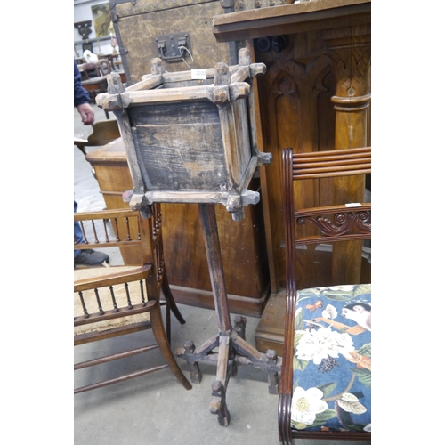 2020 - A Victorian pine Gothic planter