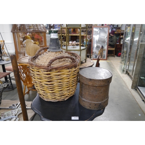 2024 - A four tier hanging chandelier