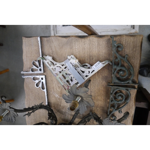 2028 - A quantity of iron brackets