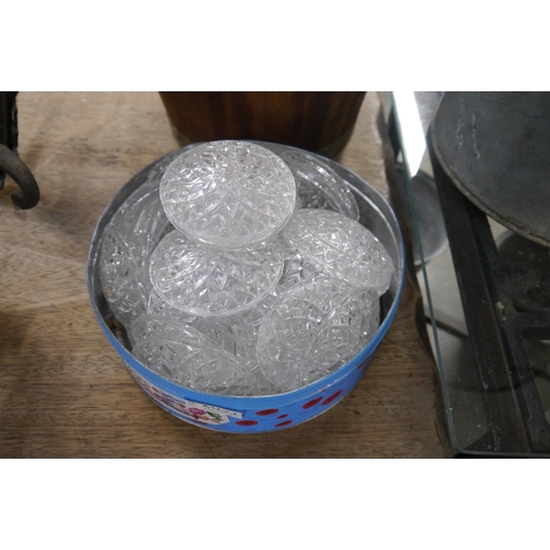 2031 - A quantity of glass chanderlier pieces