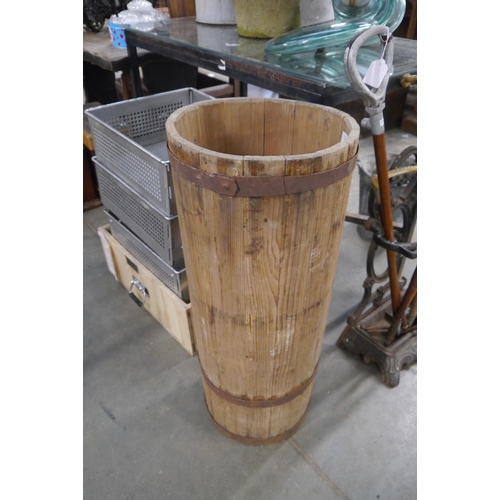 2041 - A pine metal bound open stick stand