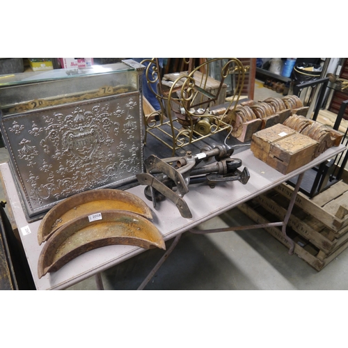 2040 - A metal garden table 70 x 140cm