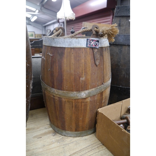 2047 - A pine barrel