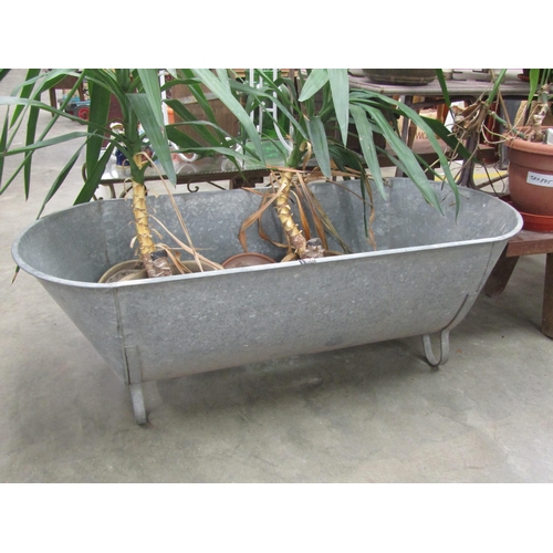 2027 - A galvanised bath