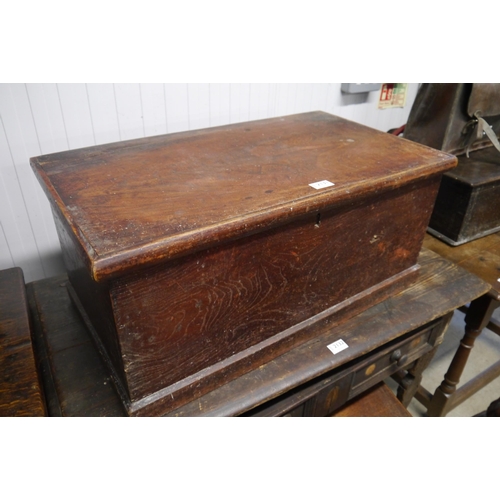 2017 - A Georgian elm box, 74cm x 42cm x 33cm (h)