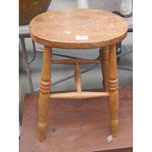 2039 - An elm stool 53cm tall