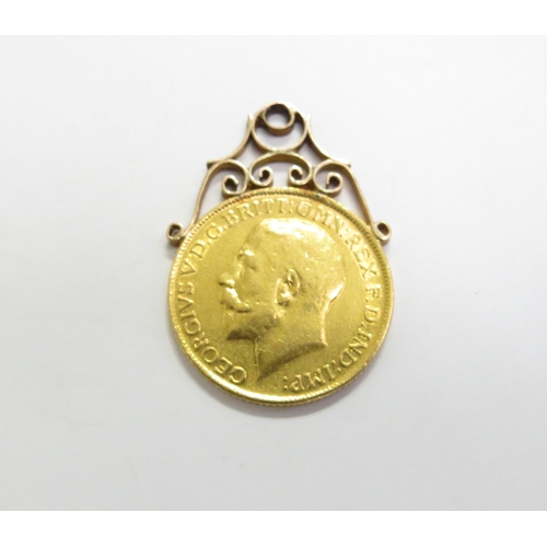 7520 - A 1912 gold sovereign with soldered pendant loop, 8.7g