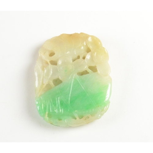 9025 - A Chinese reticulated carved jadeite pendant

5.3cm x 4.5cm

Provenance
Henry Potter Stevens Collect... 