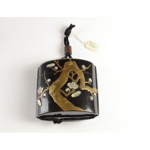 9008 - A single case lacquer inro or tonkotsu decorated with a blossom tree mother of pearl flowers,  signe... 