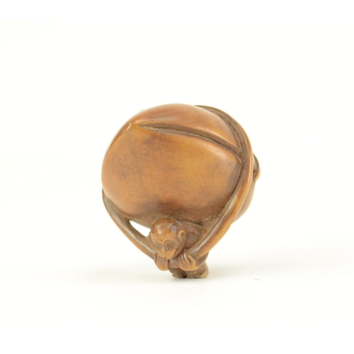 9054 - A wood netsuke of a monkey carrying a large peach (signed)

3cm high, 3cm deep and 3.2cm wide

Prove... 