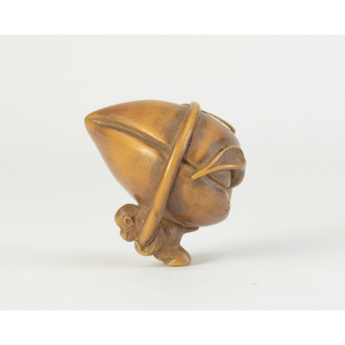 9054 - A wood netsuke of a monkey carrying a large peach (signed)

3cm high, 3cm deep and 3.2cm wide

Prove... 