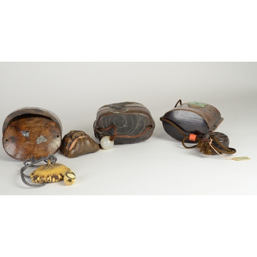 9014 - A wood Tonkotsu (tobacco box) depicting buddha and two others (3)
Tallest 9cm
Provenance
Henry Potte... 