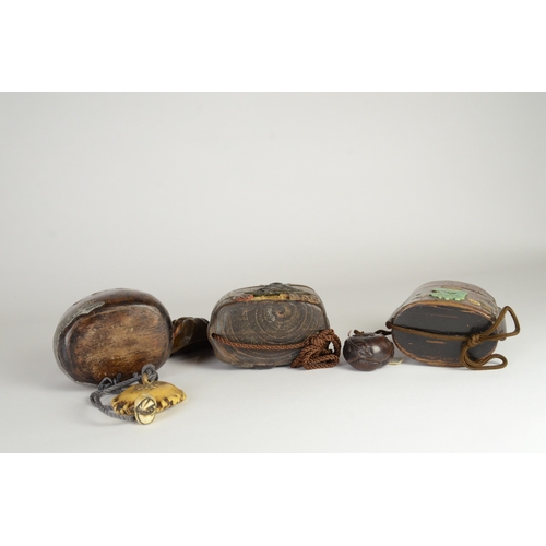 9014 - A wood Tonkotsu (tobacco box) depicting buddha and two others (3)
Tallest 9cm
Provenance
Henry Potte... 