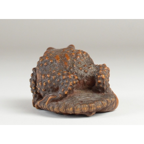 9061 - MASANAO: a wooden netsuke in the form of a toad on a broken waraji (sandal), signed to base
2.5cm hi... 