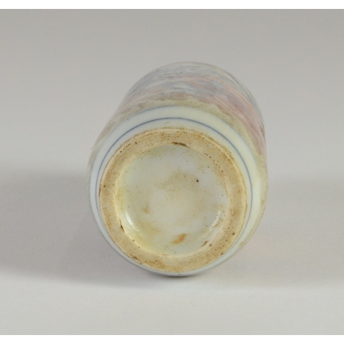 9017 - A snuff bottle decorated in imari palette depicting gods

7.7cm high

Provenance 
Henry Potter Steve... 