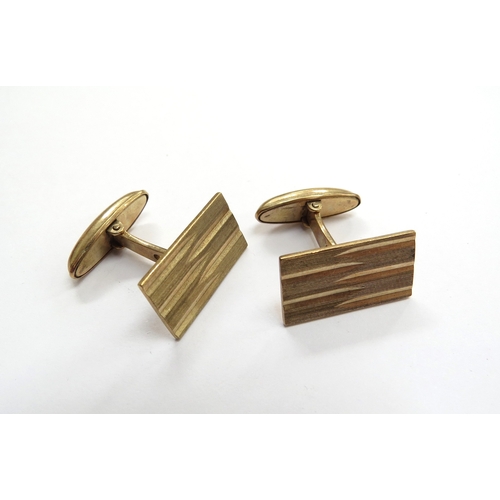 6491 - A pair of 9ct gold cufflinks, 8g