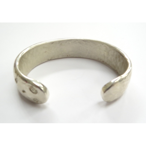 6561 - A heavy planished silver cuff bangle, 154.7g