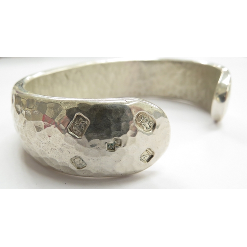 6561 - A heavy planished silver cuff bangle, 154.7g