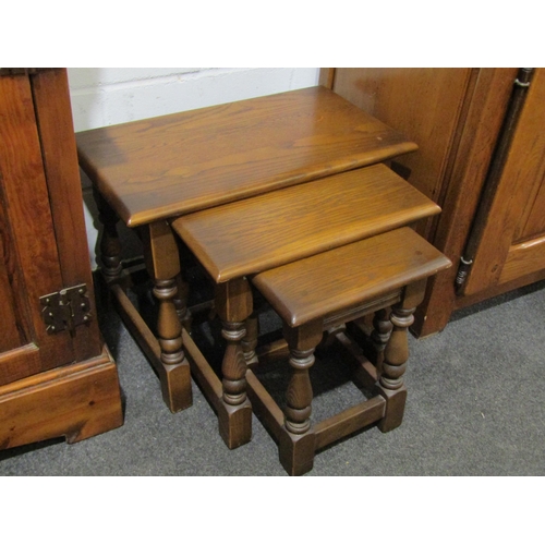1032 - An oak nest of three occasional tables on turned legs