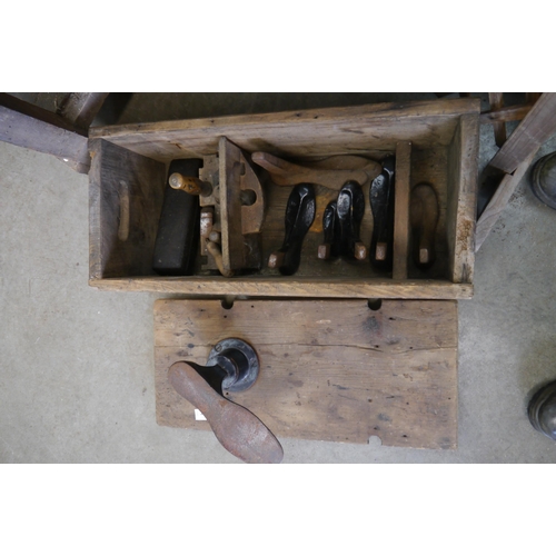 2028 - A Cobblers box with tool contents