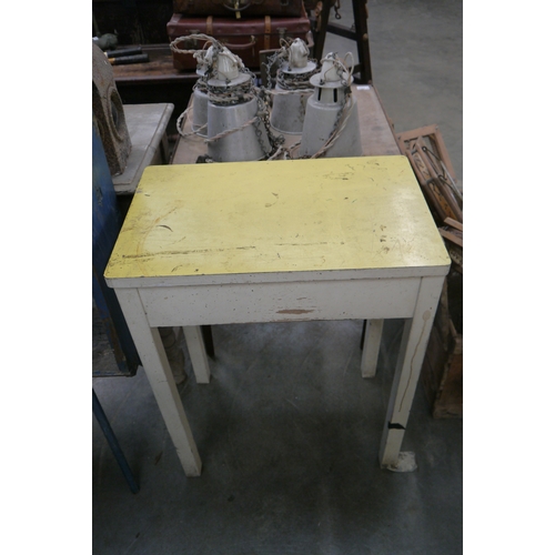 2020 - A Formica topped Qualcast foldaway wringer