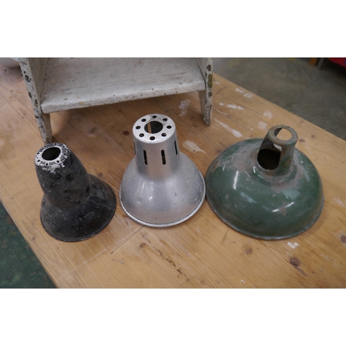 2047 - Three light shades