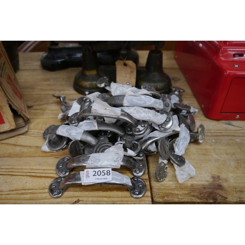 2058 - A quantity of dulled metal D handles