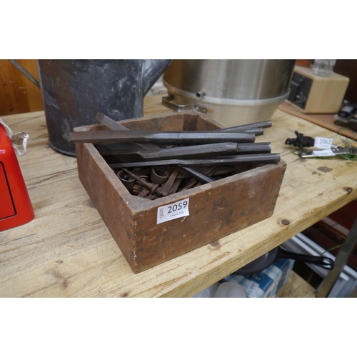 2059 - A wooden box containing precision tools and chisels