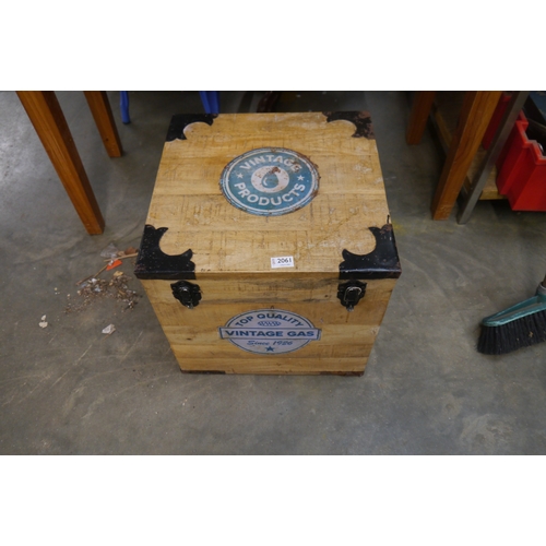 2061 - A wooden box with a 'Vintage Gas' sticker