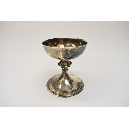 8025 - An  Albert Edward Jones, 900th Anniversary Lincoln Cathedral silver goblet designed after the Lincol... 